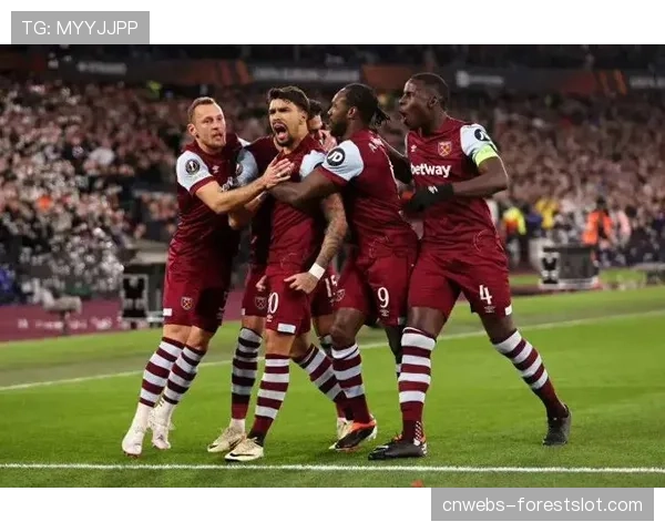 西汉姆联通过一次经典的边路传中得分，该次进攻未经过中场传导